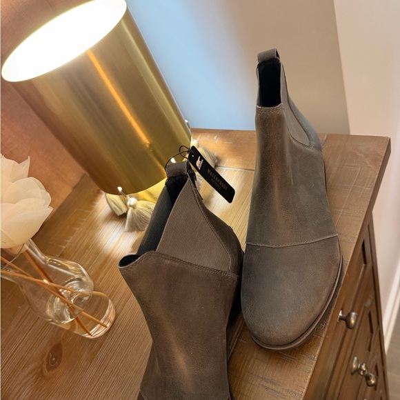 Sorel Dark Gray Ankle Booties - waterproof size 10 - Picture 3 of 3